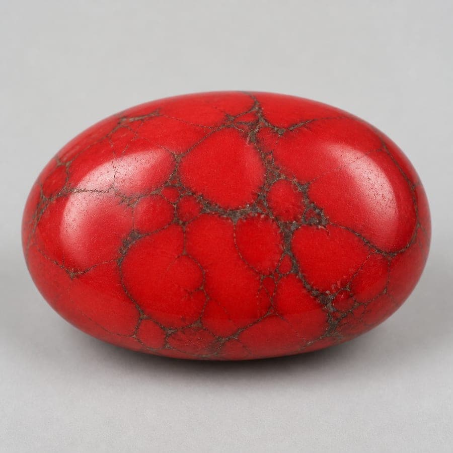 Howlite teintée rouge - référence experte